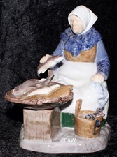 BING GRONDAHL B&G/ROYAL COPENHAGEN STATUINE PORCELLANA #2233 1. SCELTA  PERFETTO