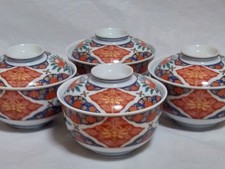 Vecchio set di quattro ciotole