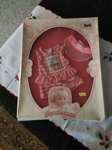 Scatola giocattolo con vestito - scatola,