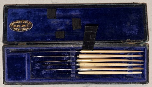 Antico set chirurgico minore