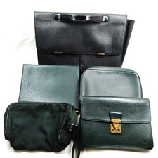 Louis Vuitton Taiga pochette