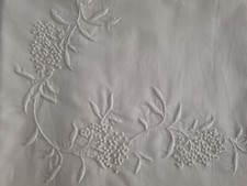 Lenzuola ricamate a punto