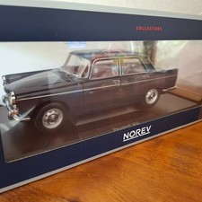 PEUGEOT 404 berline bleu