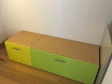 cameretta per giovani -armadietto, scrivania, mensole,casettiera,2 letti singoli