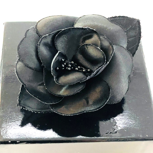 Chanel spilla camelia - chanel,