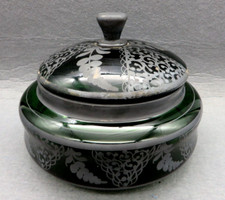 ANTICO VASO IN VETRO VERDE CON DISEGNI MOTIVI IN ARGENTO -