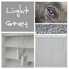 Tende veneziane in legno grigio chiaro 50 mm facili da adattare fatte su misura con nastri 