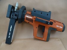 Hilti Polvere Azionato Calcestruzzo Unghie Pistola W/Rivista IN Custodia, DX750