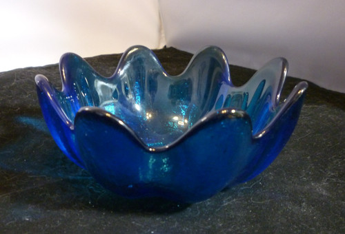 Medium blue small - medium, petal