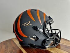 Casco Tee Higgins Autografato