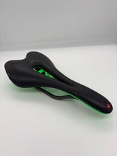 Sella ASTUTE nero verde