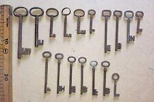 Lotto 17 chiavi antiche in Ferro forgiato bella patina periodo 1800 / 1900 