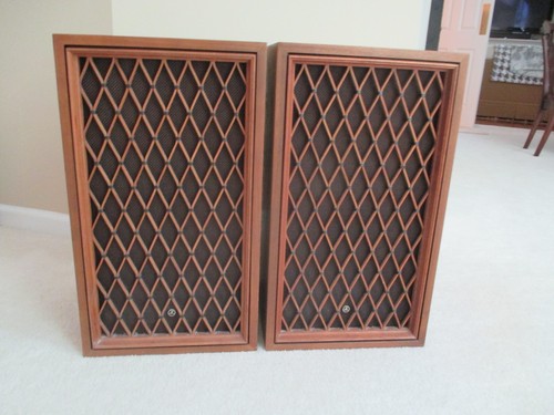 Two pioneer wooden speakers - two,