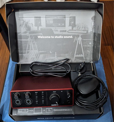 Focusrite scarlett 4i4 4th - scarlett,