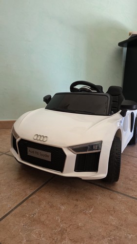 Audi spyder auto - r8,