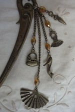 Spillone per Capelli bronzo con ciondoli tema moda 16 cm.