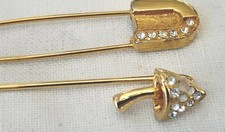 PICCOLO LOTTO 2 SPILLE CON STRASS 1 DA BALIA 1 CON DECORAZIONE IN TESTA.