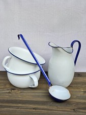 Set Smalto Italiano Vintage - Brocca Bianca, Ciotole e Mestolo Blu - Casale