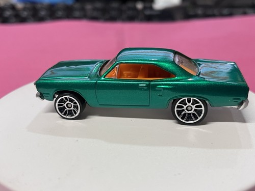 Hot wheels road runner - wheels,