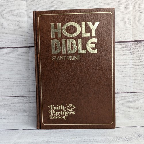 Holy bible giant print faith - holy,