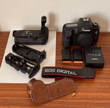 Canon EOS 5D Mark III DSLR