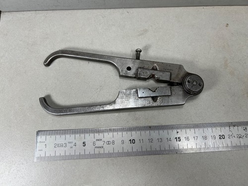 Particolare pinza filettatrice - pinza,