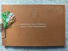 ITALIA REPUBBLICA: IL  RARO LIBRO DEI FRANCOBOLLI DEL 1961 CON I GRONCHI