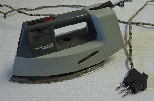 Ferro stiro anni 80 grigio - stiro,