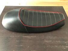 Sella Triumph artigianale su base modern classic compatibile con Bonneville….