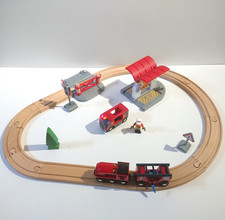 Treno ferroviario in legno -