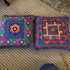 Due cuscini trapuntati hippy
