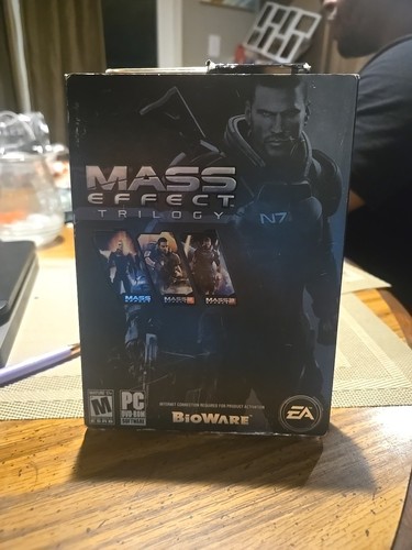 Mass effect trilogy collezione - trilogy,