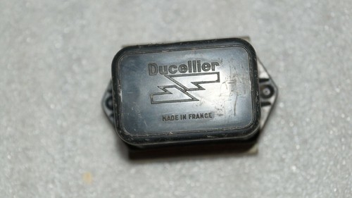 Régulateur tension 12v - 12v, 2cv