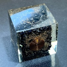 Grande cubo orgone resina