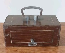 Cassetta cassaforte in ferro antica.