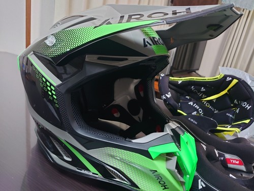 Airoh twist helmet used - twist, l