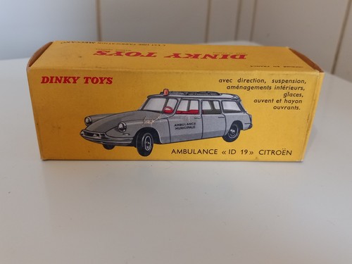 Dinky toys ambulance 19 - ambulance, id