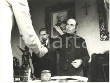 1977 CINEMA "Il prefetto di ferro" - Pasquale SQUITIERI e Giuliano GEMMA sul set