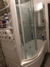 Vasca Con Doccia Idromassaggio
