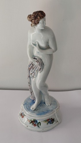 Scultura ceramica nove - in,