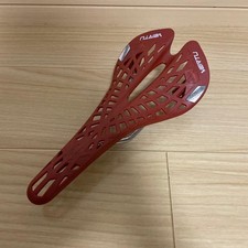 Sella bicicletta VERTU rossa ergonomica in rete leggera plastica metallo nuova