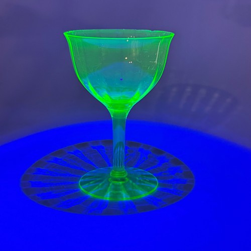 Calice vetro uranio verde