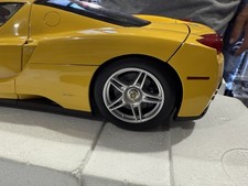Kyosho Enzo Ferrari giallo