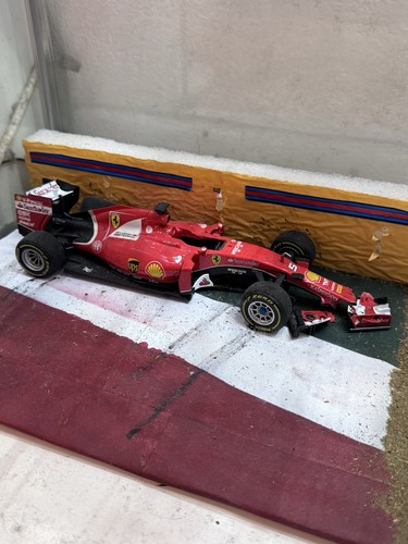 Diorama ferrari sf15 - diorama, vettel