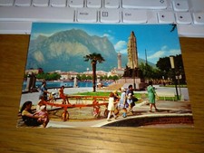 147518 VECCHIA CARTOLINA di lecco  bambini e vecchia giostra in ferro 