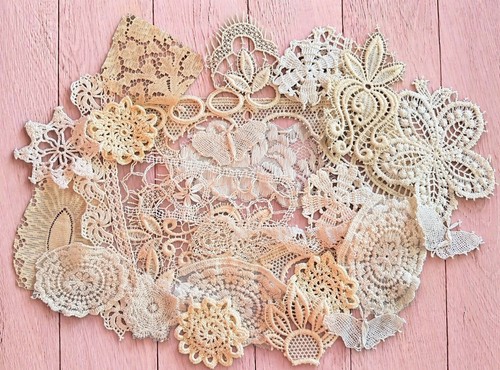 Pezzi pizzo uncinetto fiori