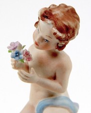 Villari Putto Seduto con