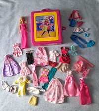 1998 Barbie Deluxe Doll Case Mattel  con Barbie e olre 30 vestiti e accessori