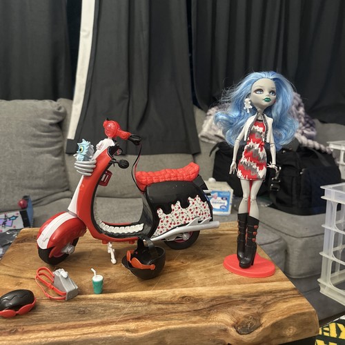 Monster high ghoulia - high, yelps
