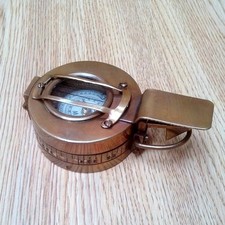 Antica bussola prismatica